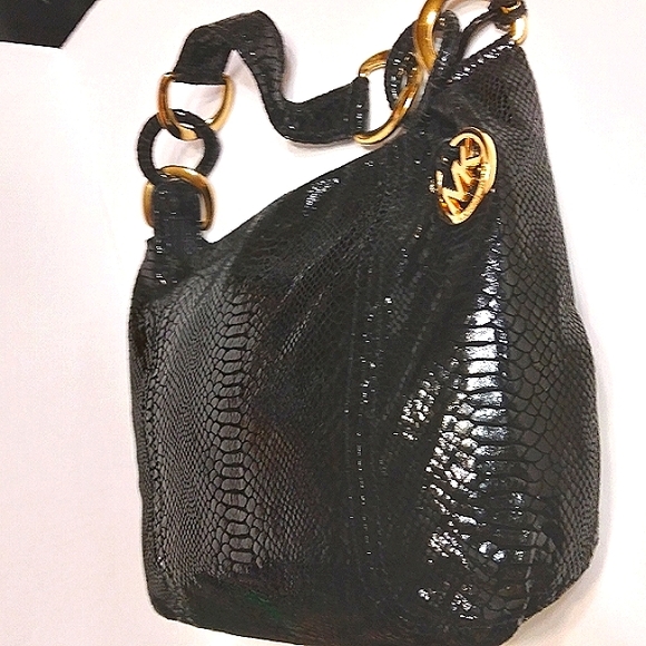 👜Must See! Gorgeous MICHAEL KORS Black Python Embossed Leather Shoulder H… - Picture 16 of 16